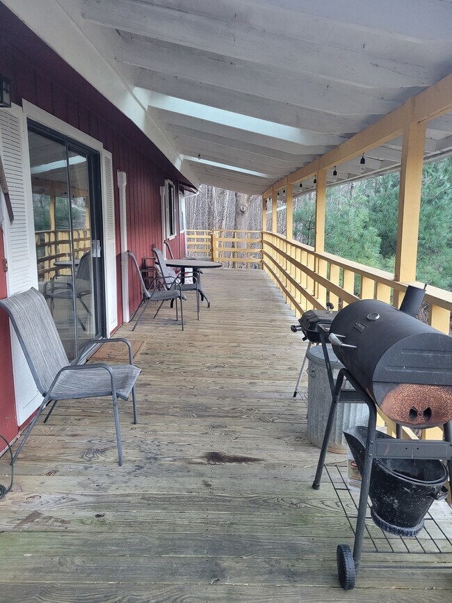 Building Photo - 260 Shuler Dr