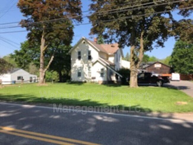 Building Photo - 870 S Main St