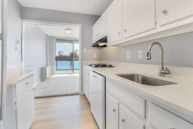 Building Photo - Spacious 1BR / 1 BA at Grosvenor Park III ...