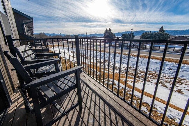 Building Photo - 690 Stone Peak Lp