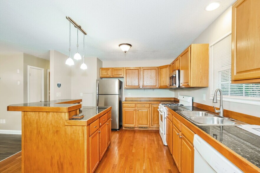 Building Photo - 4407 Cornell Ave