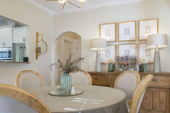 Building Photo - 801 Durant Pl NE