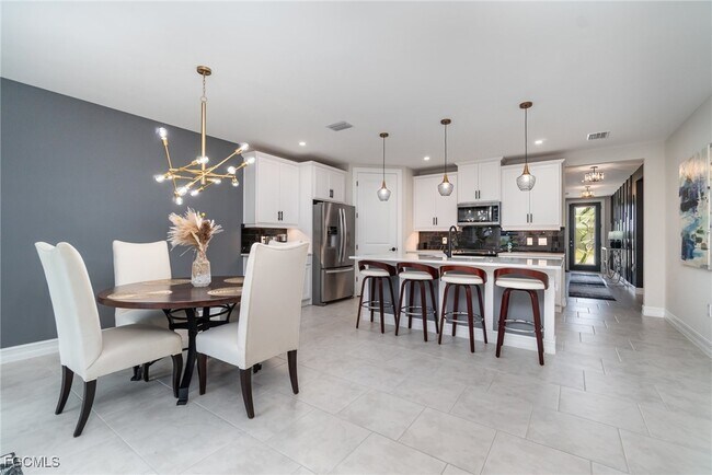 Building Photo - 44525 Palm Frond Dr