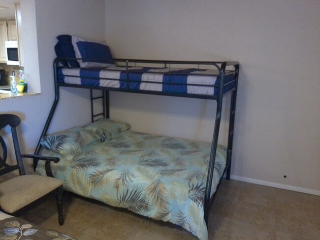 Building Photo - Seasonal  available Sept 1, 2025 to April 30,2026