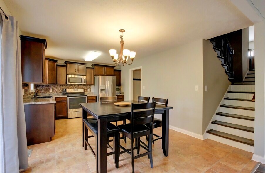 Building Photo - 1321 Allmon Dr