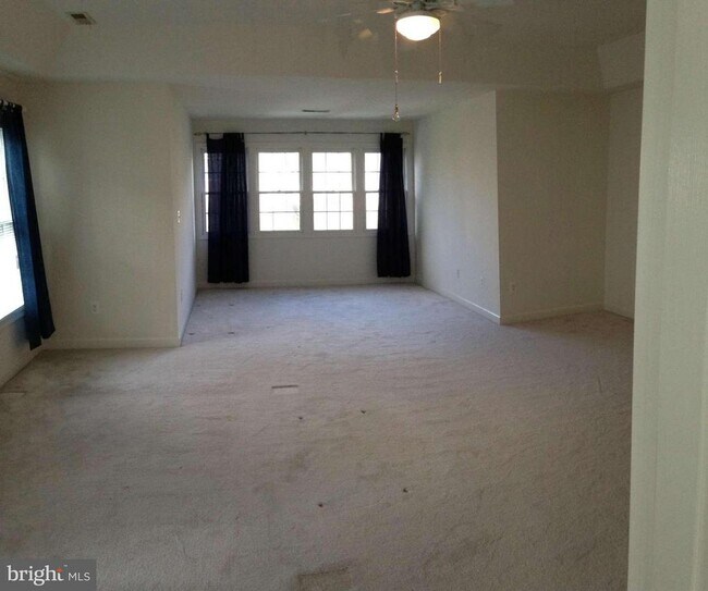 Building Photo - 19023 Dellabrooke Farm Way