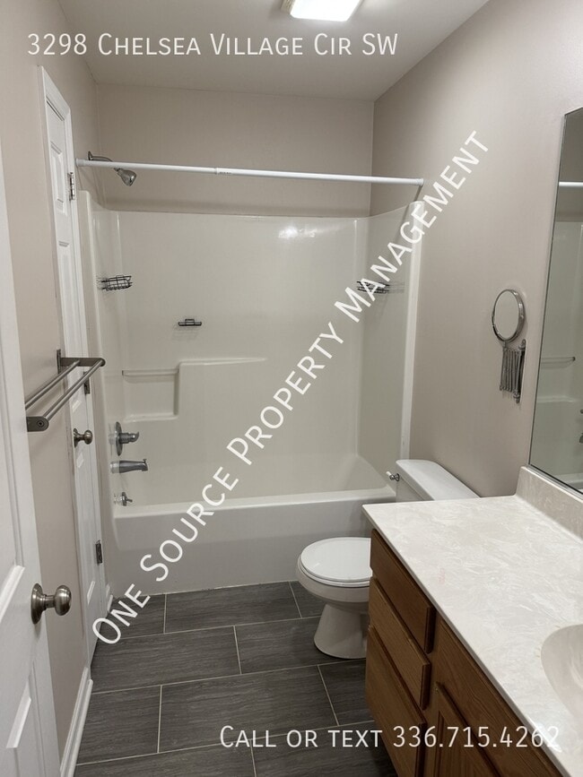 Building Photo - 3298 Chelsea Village Cir SW