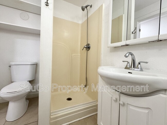 Building Photo - 6423 SW Raab Rd