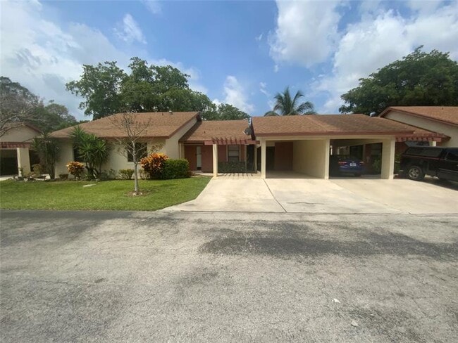 Primary Photo - 1795 Satinwood Cir