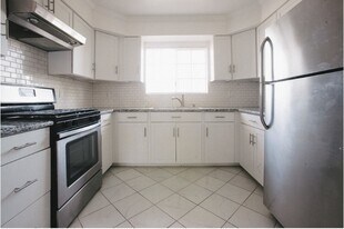 Building Photo - 1207 S Serrano Ave