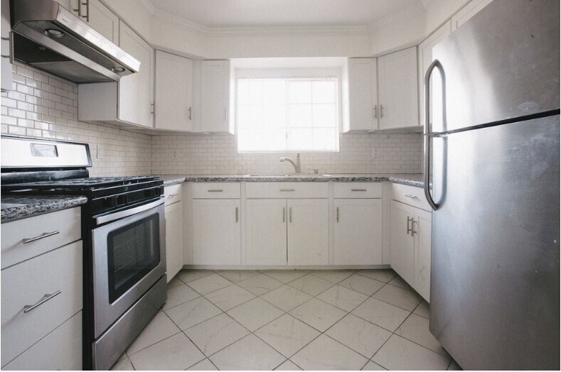 Primary Photo - 1207 S Serrano Ave