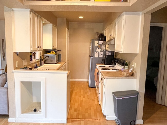 Building Photo - 421 W San Antonio St