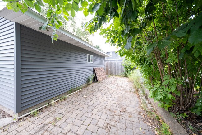 Building Photo - 1606 Grotto St N
