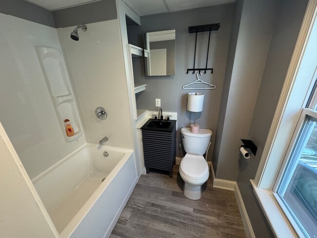 Building Photo - 14 Hillside St