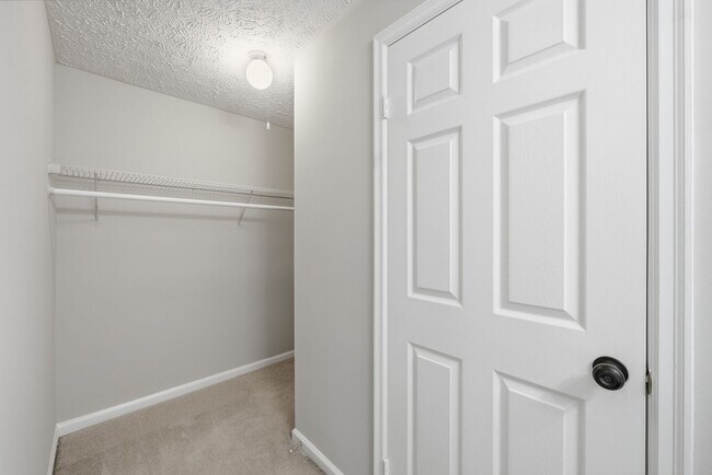 Building Photo - 14126 Red River Dr
