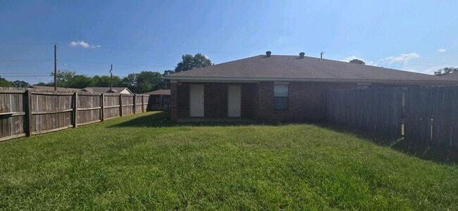 Building Photo - Cozy 2 Bedroom 2 Bath Duplex in Longview!