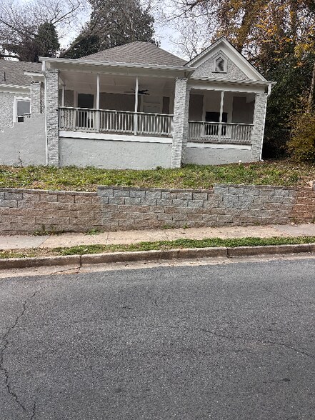 Building Photo - 7 Myrtle St SW