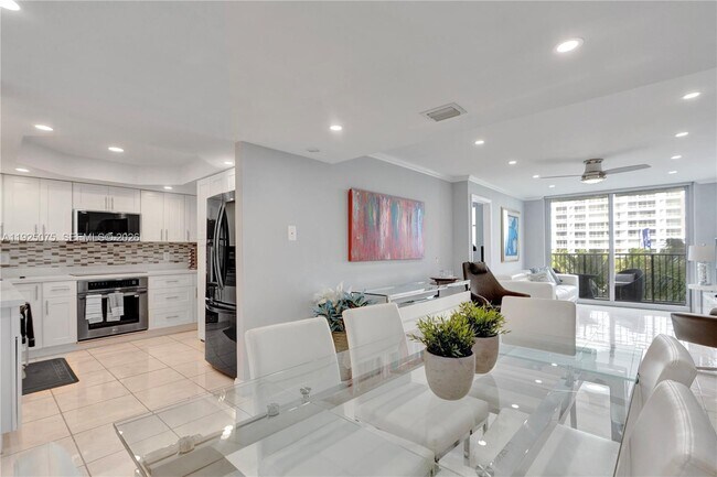 Building Photo - 9273 Collins Ave