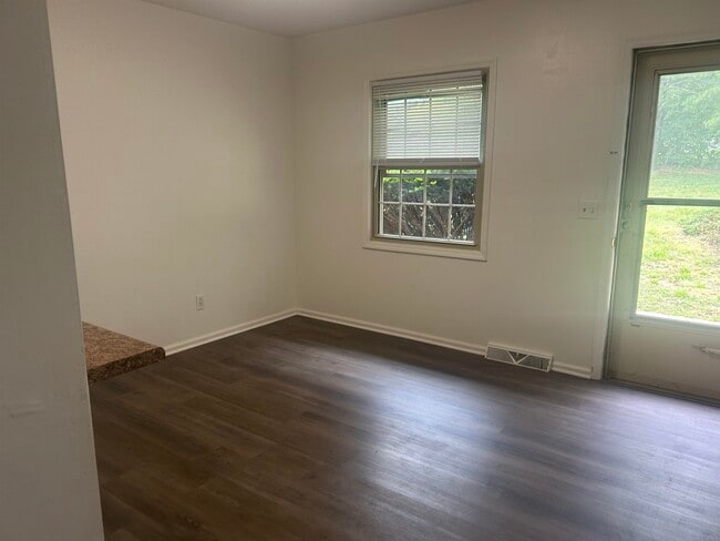 Building Photo - 420 Hillandale Ave
