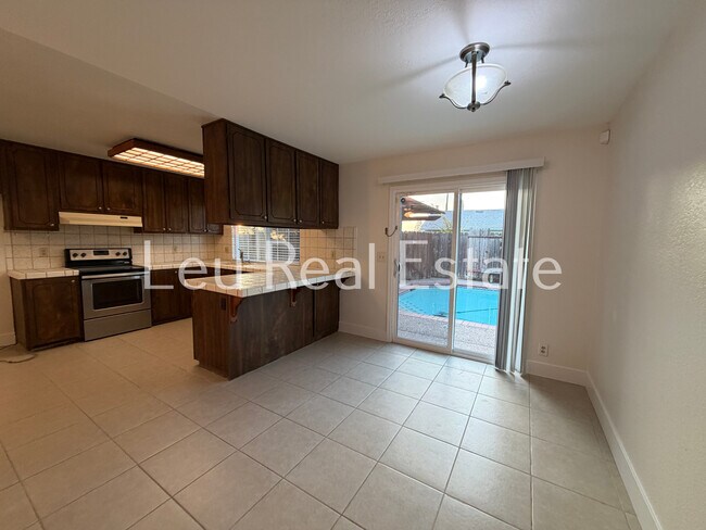 Building Photo - 5020 Village Wood Dr