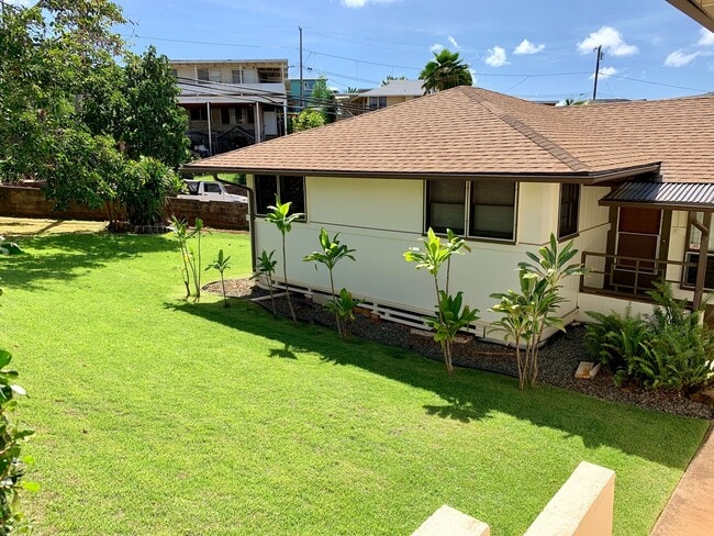 Building Photo - Charming Singe Family Home 3/1/2 with Spacious & Fenced Yard