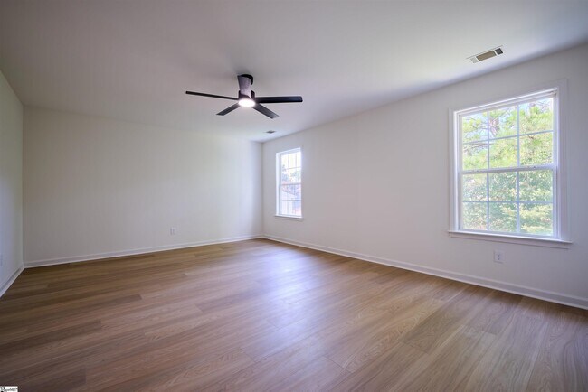 Building Photo - 307 Woodruff Lake Way