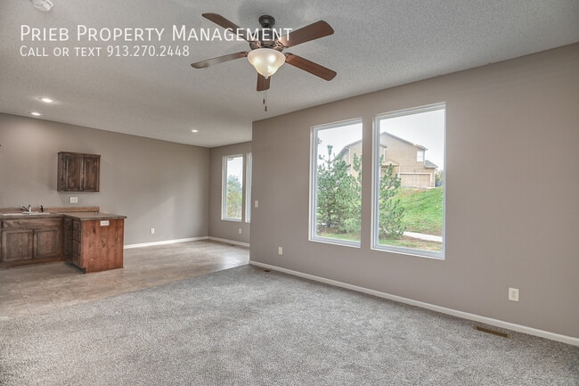 Building Photo - 2172 W Forest Dr