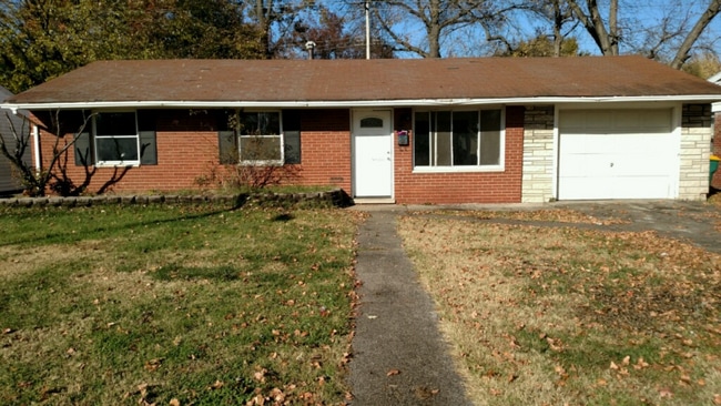 Building Photo - 2433 St Clair Ave