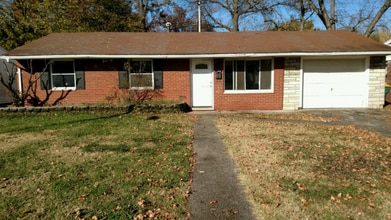 Building Photo - 2433 St Clair Ave