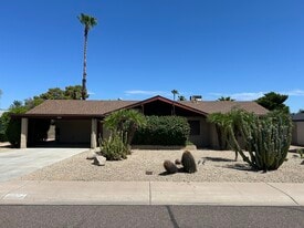 Building Photo - 3924 E Yucca St
