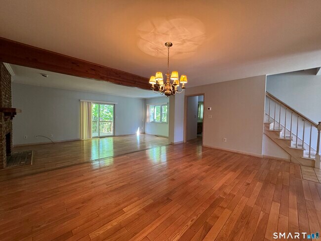 Building Photo - 223 Deer Run