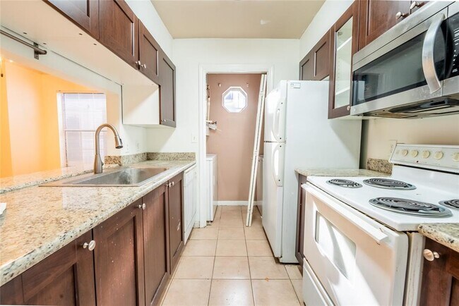 Building Photo - 501 W 26th St