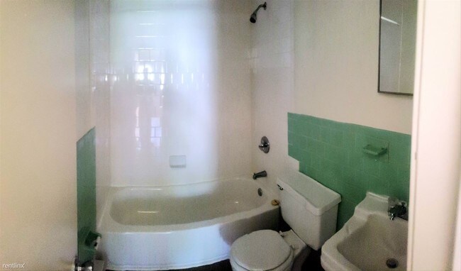 Building Photo - 3 br, 1 bath  - 214 Randolph St