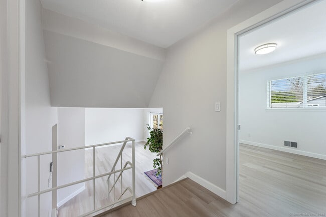 Building Photo - 14 Amherst Rd