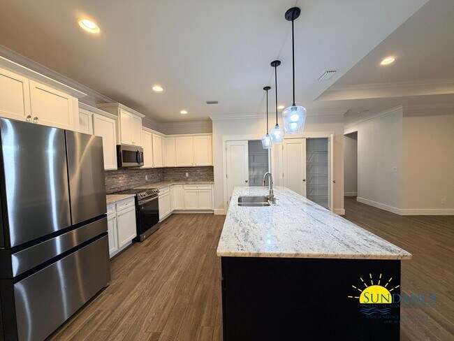 Building Photo - Spacious 5-Bedroom Home in Northern Pines, Fort Walton Beach!