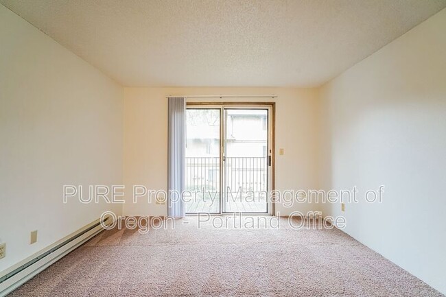 Building Photo - 14140 NE Sandy Blvd