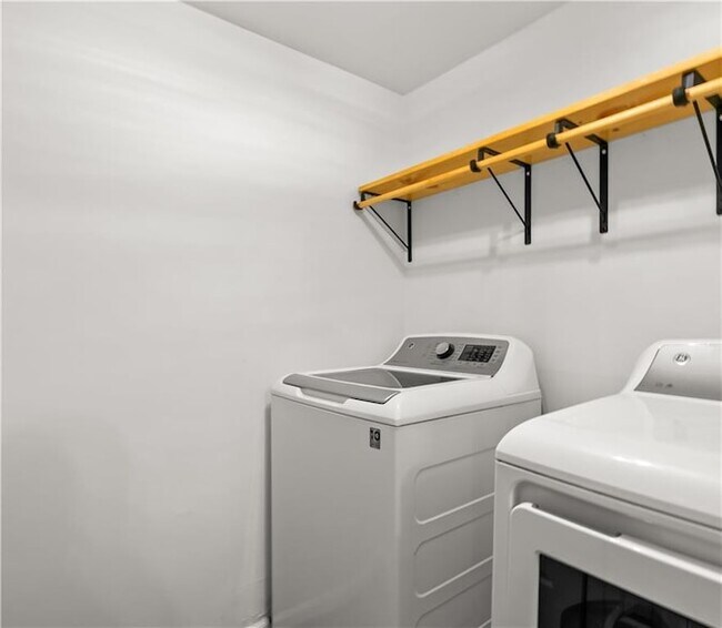 Building Photo - 2840 Peachtree Rd NW