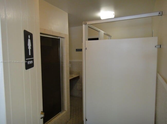 Building Photo - 124 NE 19th Ct