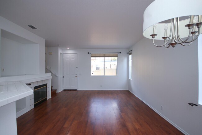 Building Photo - 1100 Rosewalk Way