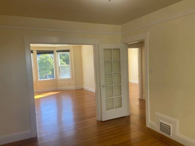 Building Photo - Lovely Exclesior Home with 2 Car Garage Pa...