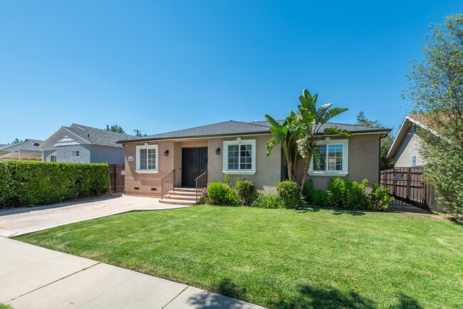 Primary Photo - 18005 Bullock St