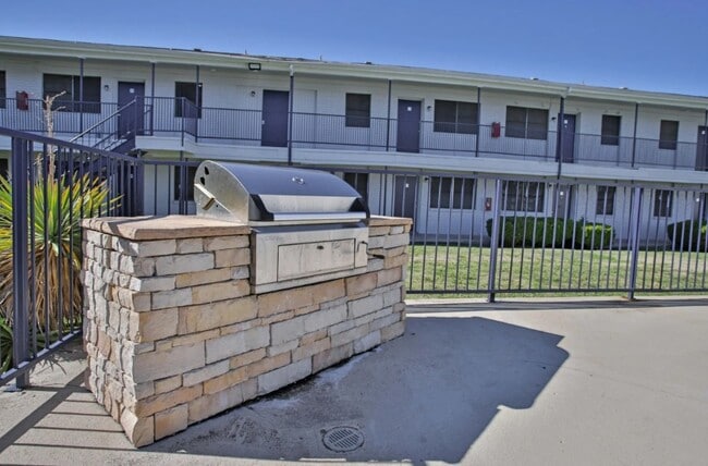 Building Photo - Metro at 1515