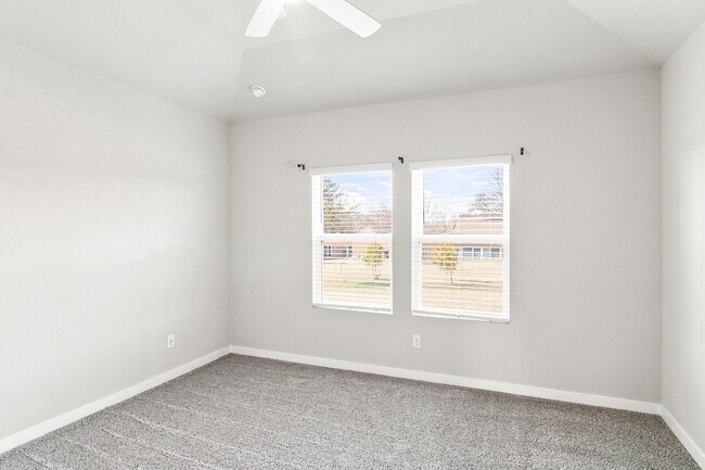Building Photo - 2186 Shady Pier Dr