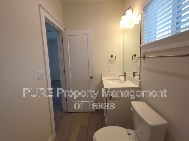 Building Photo - 6800 Menchaca Rd