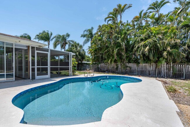 Building Photo - RARELY AVAILABLE!  3BED/2BATH POOL HOME FOR RENT-SARASOTA, FL $2995.00