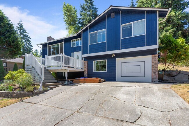 Building Photo - 8620 Shadow Wood Dr