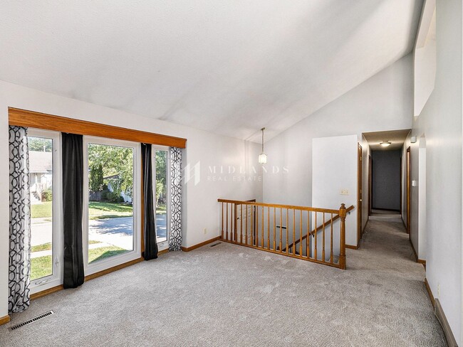 Building Photo - Two Springs Split Entry home