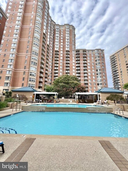 Building Photo - 3830 9th St N