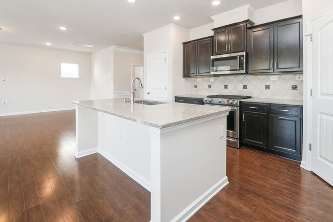 Building Photo - Stunning 4BD, 3BA Cary Home in Prime Locat...