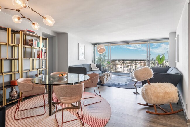 Building Photo - 700 E Ocean Blvd